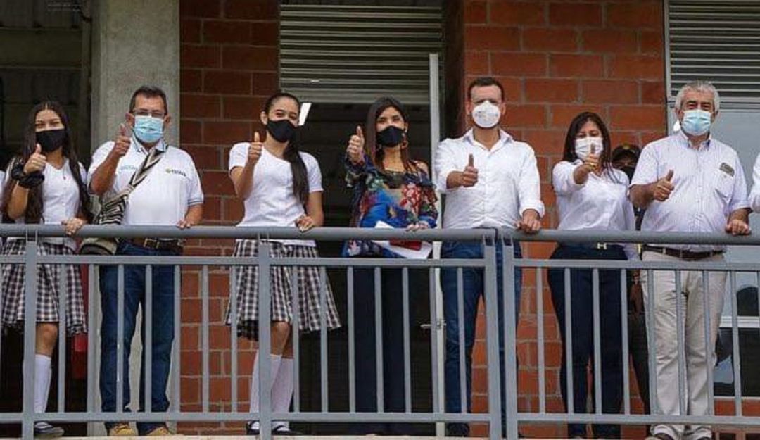Entrega de nuevos colegios en Caldas Entrega de nuevos colegios en Caldas
