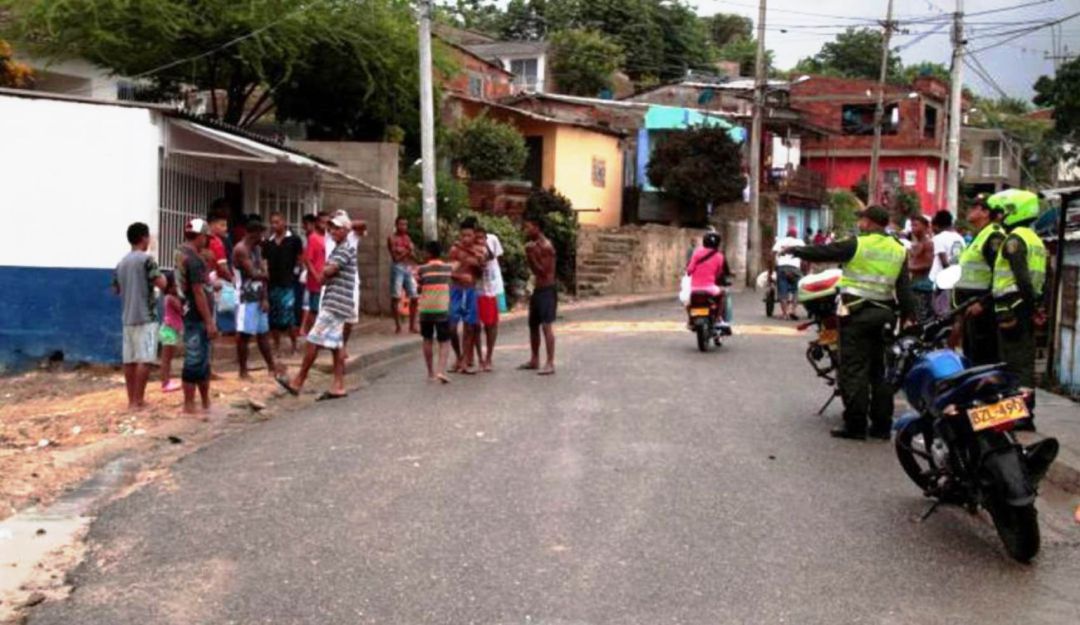 Al parecer la riña se originó porque varias personas acusaron al fallecido de participar en un presunto hurto. El hecho ocurrió en Loma Fresca Al parecer la riña se originó porque varias personas acusaron al fallecido de participar en un presunto hurto. El hecho ocurrió en Loma Fresca
