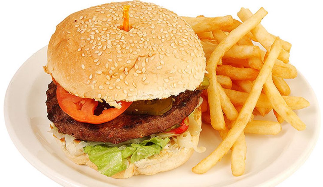 ¡Increíble! Joven pagó más de 100 mil pesos por dos hamburguesas en El Dorado ¡Increíble! Joven pagó más de 100 mil pesos por dos hamburguesas en El Dorado