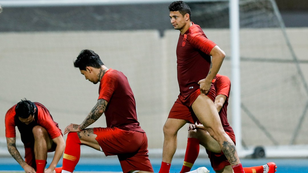 China prohíbe tatuajes a futbolistas de su selección: esta es la razón