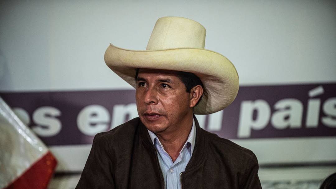 Fiscalía de Perú investigará al presidente por presunta corrupción
