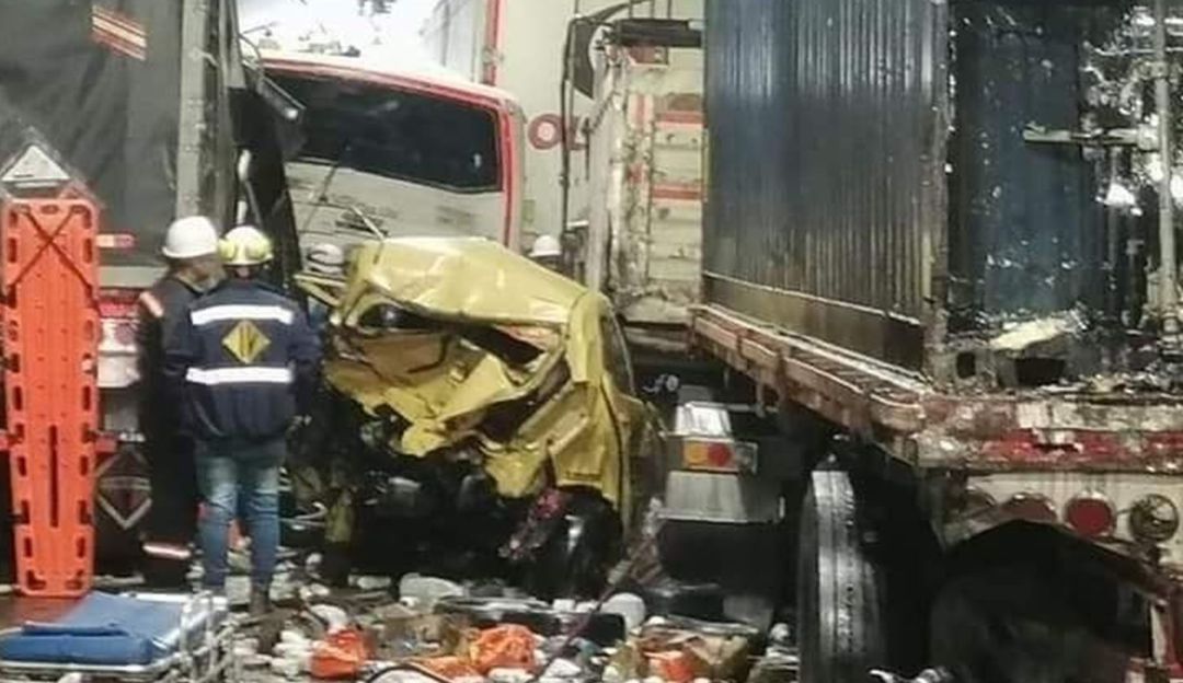 Accidente en la vía Calarcá - Cajamarca Accidente en la vía Calarcá - Cajamarca