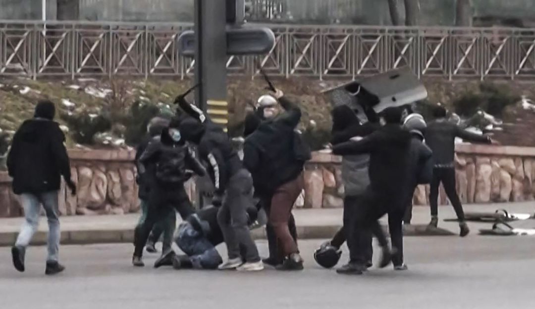 Enfrentamientos en la ciudad de Almaty Enfrentamientos en la ciudad de Almaty