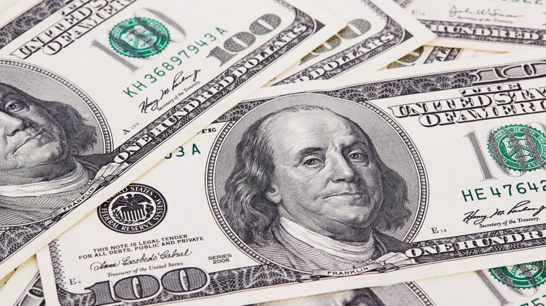 Existe gran posibilidad de que dólar se mantenga encima de los 4.000 pesos
