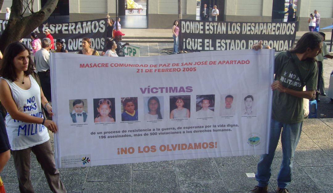 La Jurisdicción Especial para la Paz, declara como un crimen de guerra y de lesa humanidad la Masacre de San José de Apartadó registrada en el año 2005 La Jurisdicción Especial para la Paz, declara como un crimen de guerra y de lesa humanidad la Masacre de San José de Apartadó registrada en el año 2005