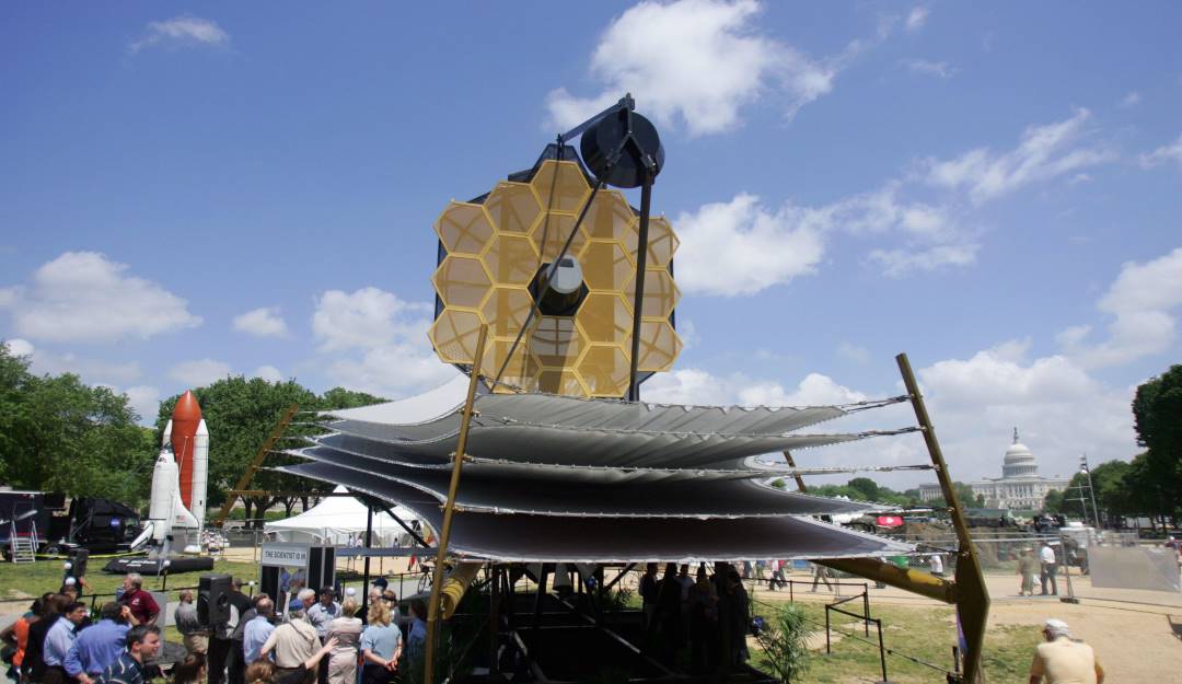 Modelo a escala del telescopio James Webb. Foto: Getty Modelo a escala del telescopio James Webb. Foto: Getty