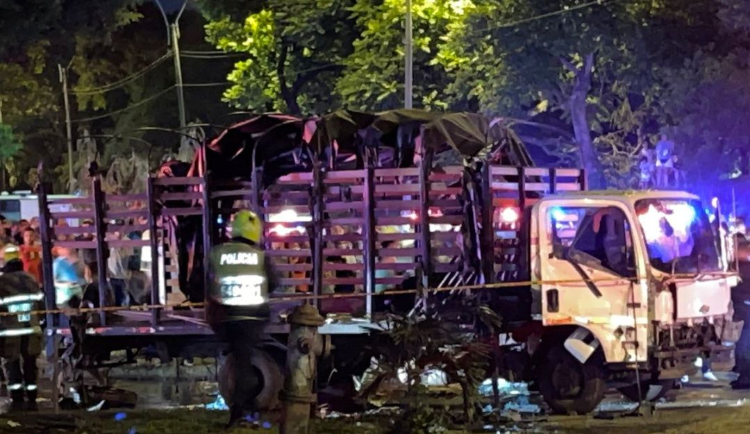 Atentado a camión de la Policía en Puerto Rellena Atentado a camión de la Policía en Puerto Rellena