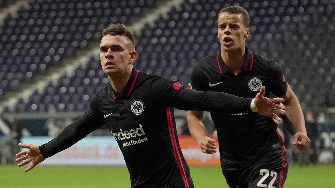 Borré marcó un doblete, pero el Frankfurt terminó cayendo ante el Dortmund