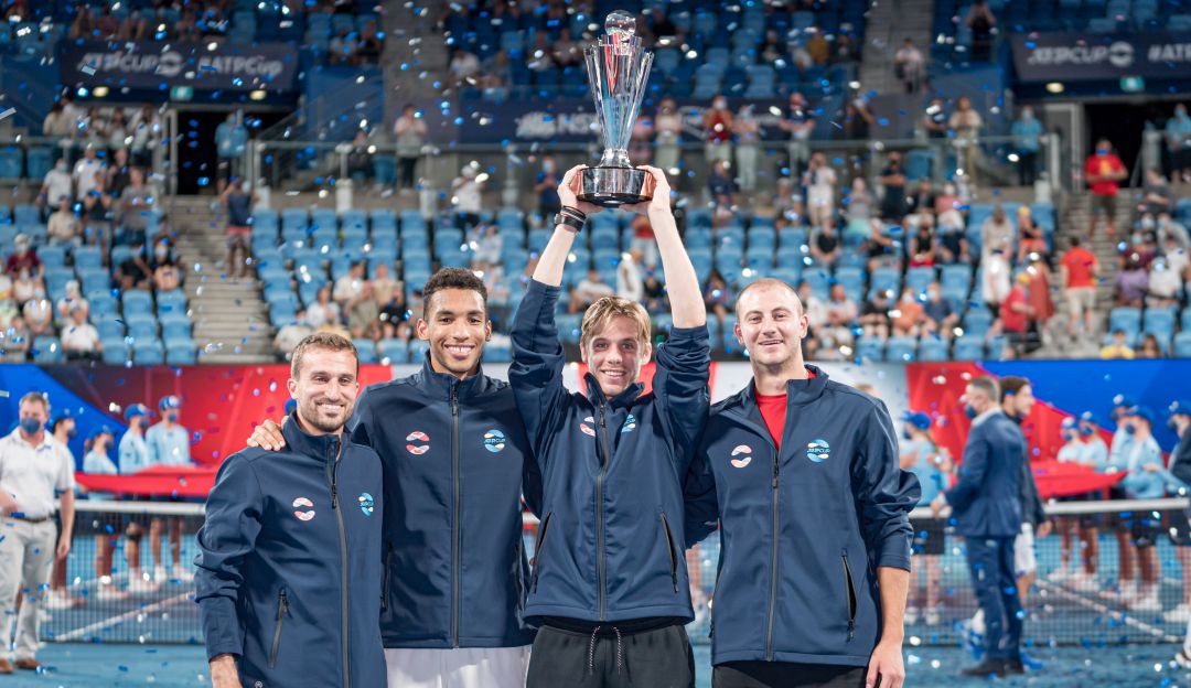 Canadá festeja con el trofeo de la ATP Cup. Canadá festeja con el trofeo de la ATP Cup.