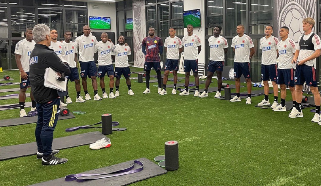Reinaldo Rueda da indicaciones a los jugadores convocados a la Selección Colombia. Reinaldo Rueda da indicaciones a los jugadores convocados a la Selección Colombia.