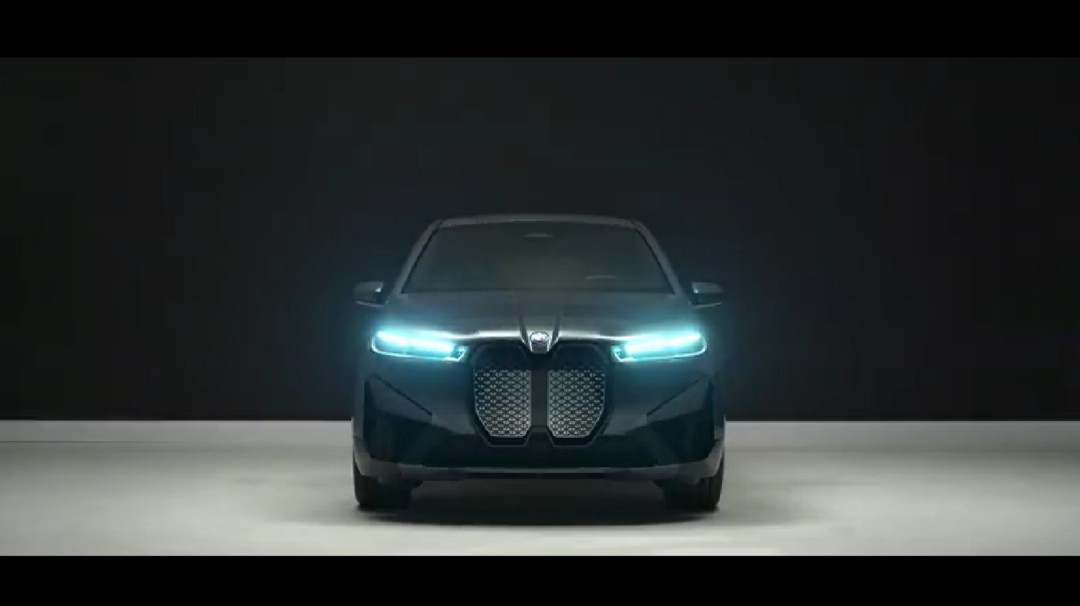 Con un solo botón puede cambiar el color de la última camioneta de BMW