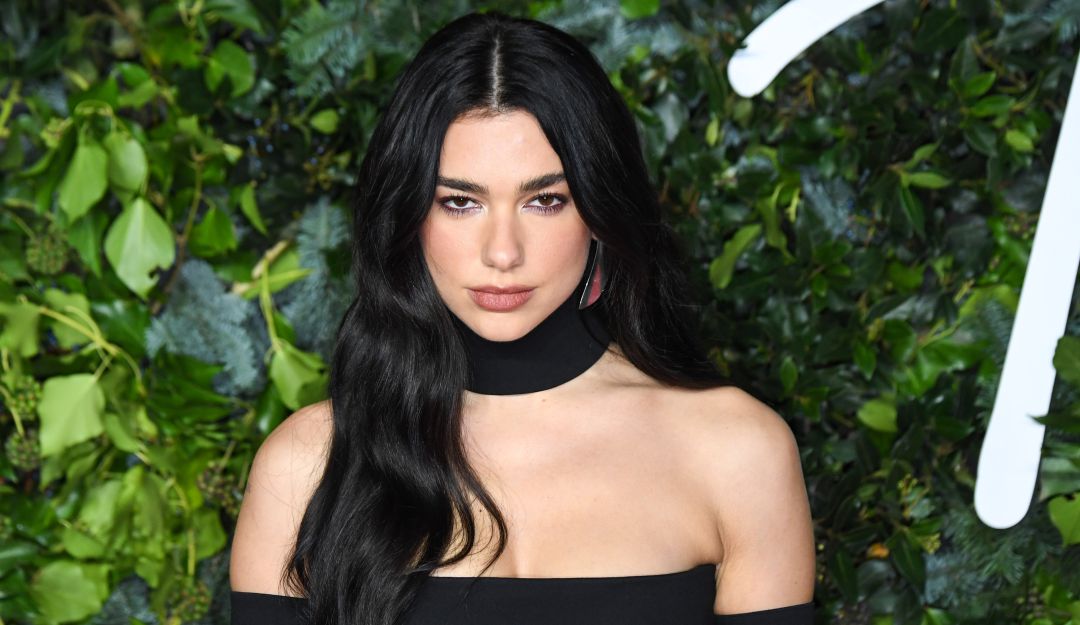 Hasta comiendo pizza se ve hermosa Dua Lipa Hasta comiendo pizza se ve hermosa Dua Lipa