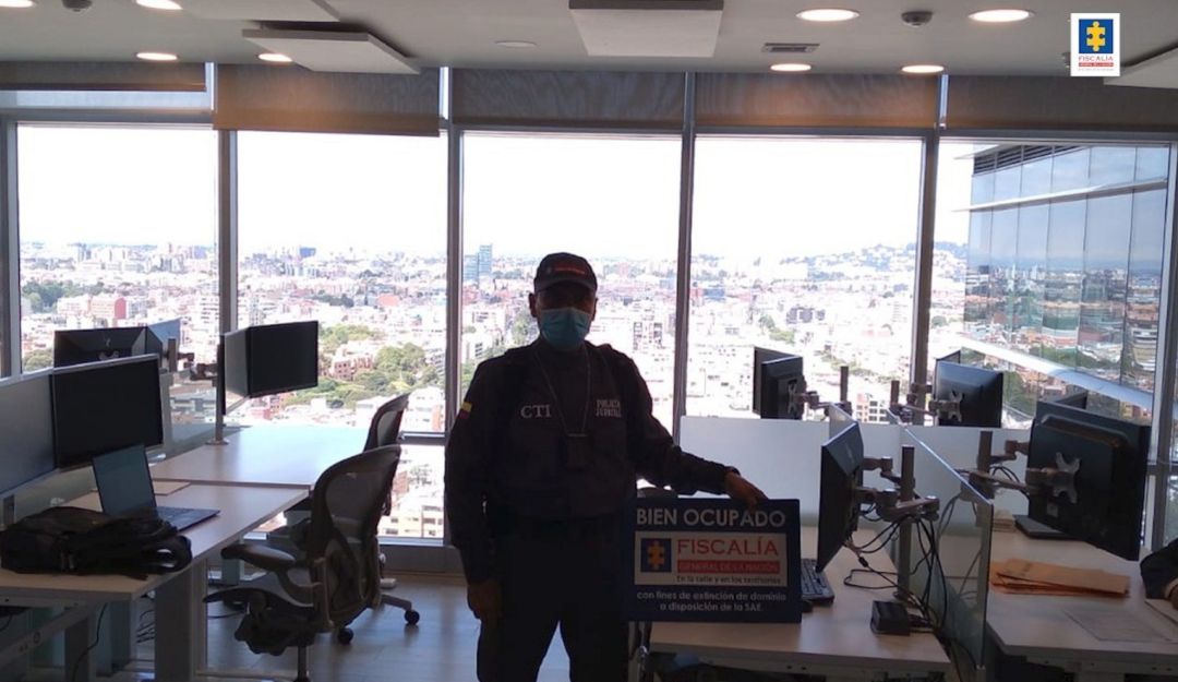 Agentes del CTI y el Ejército Nacional decomisaron bienes que serían de Guillermo León Acevedo, alias 'Memo Fantasma'
Agentes del CTI y el Ejército Nacional decomisaron bienes que serían de Guillermo León Acevedo, alias 'Memo Fantasma'