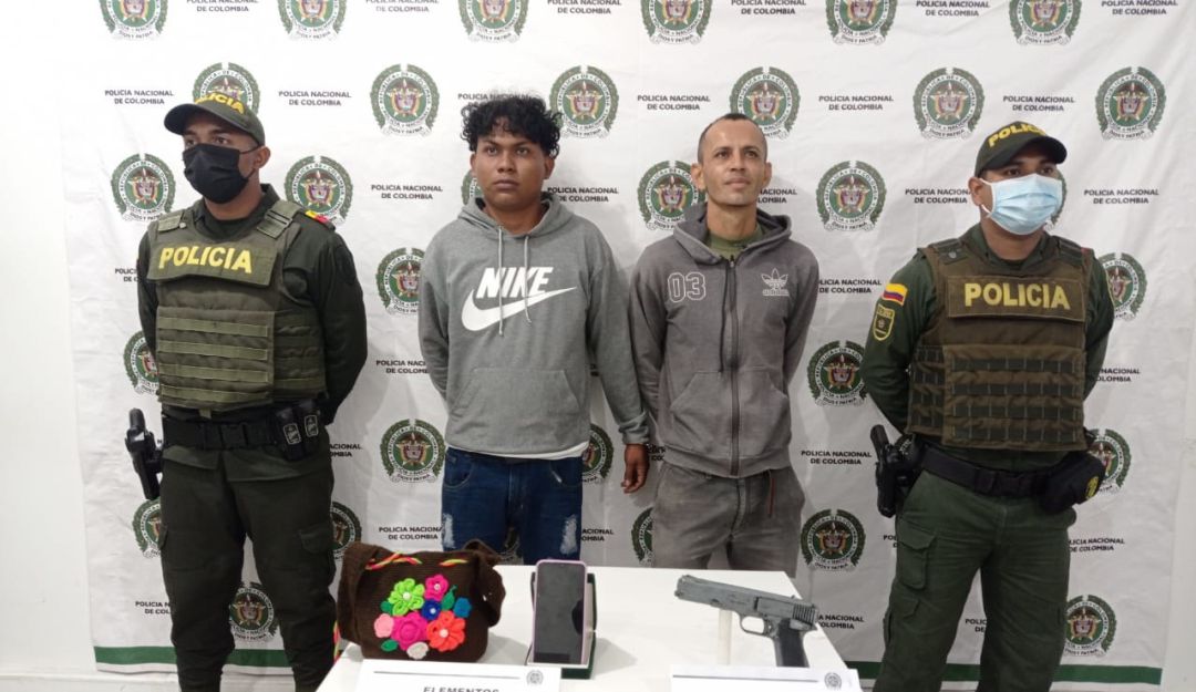 Los dos capturados, minutos antes habrían robado a una mujer en el municipio de Arjona. Los dos capturados, minutos antes habrían robado a una mujer en el municipio de Arjona.