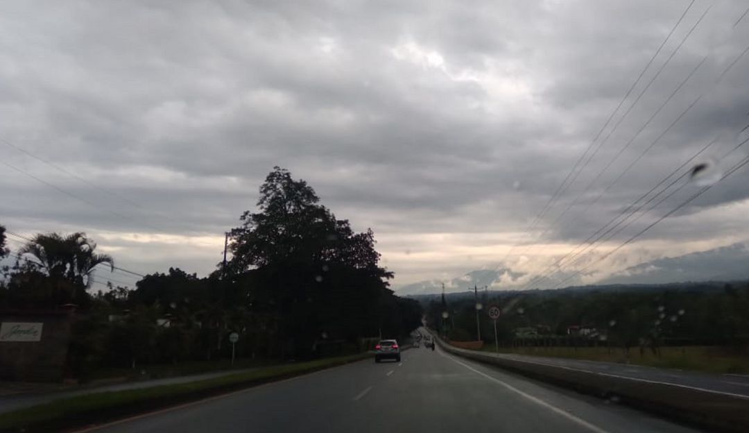 Vía desde La Tebaida hacia Armenia Vía desde La Tebaida hacia Armenia