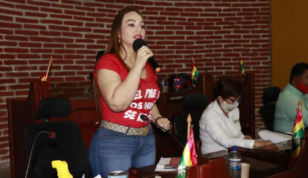 Uniformados hallaron clorhidrato de cocaína, un arma de fuego y dinero en efectivo en el vehículo en el que se movilizaba Uniformados hallaron clorhidrato de cocaína, un arma de fuego y dinero en efectivo en el vehículo en el que se movilizaba