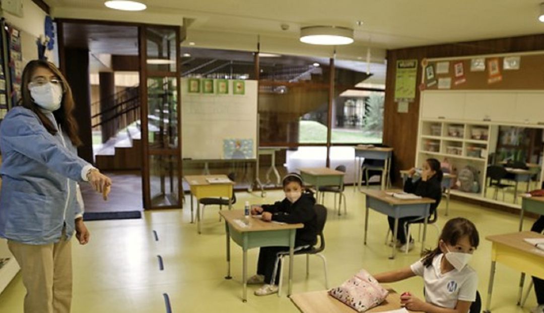 Niños de regreso al colegio Niños de regreso al colegio