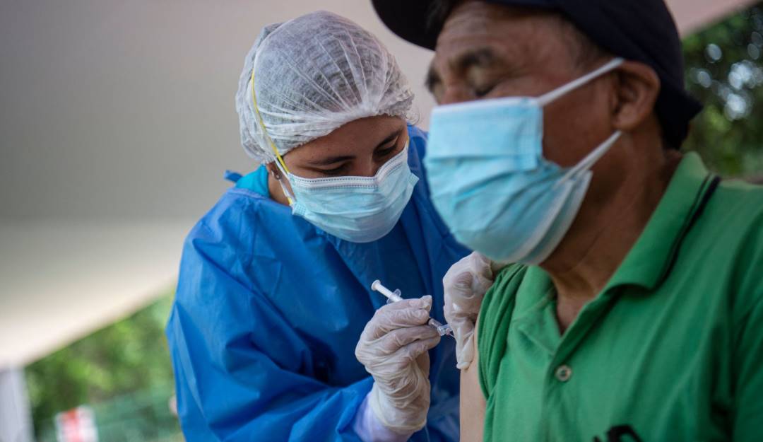 Vacunación contra el coronavirus en Perú. Foto: Getty Vacunación contra el coronavirus en Perú. Foto: Getty