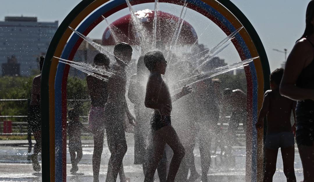 Parque de los niños en Buenos Aires (Argentina), en medio de la ola de calor. Foto: Getty Parque de los niños en Buenos Aires (Argentina), en medio de la ola de calor. Foto: Getty