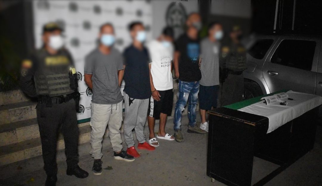 Los cinco presuntos integrantes fueron capturados cuando robaron una cadena de oro y un reloj de alta gama en el barrio Bocagrande Los cinco presuntos integrantes fueron capturados cuando robaron una cadena de oro y un reloj de alta gama en el barrio Bocagrande