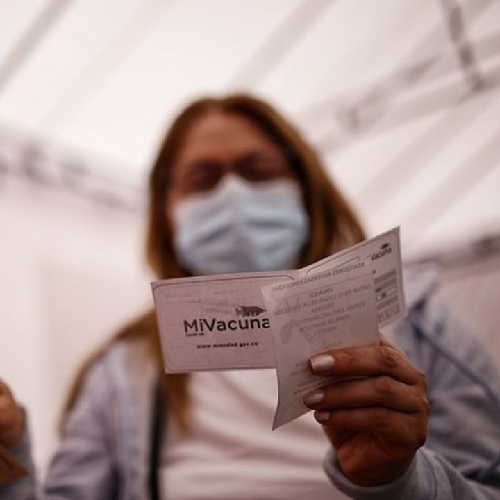 Corte rechaza demandas en contra de la exigencia del carné de vacunación