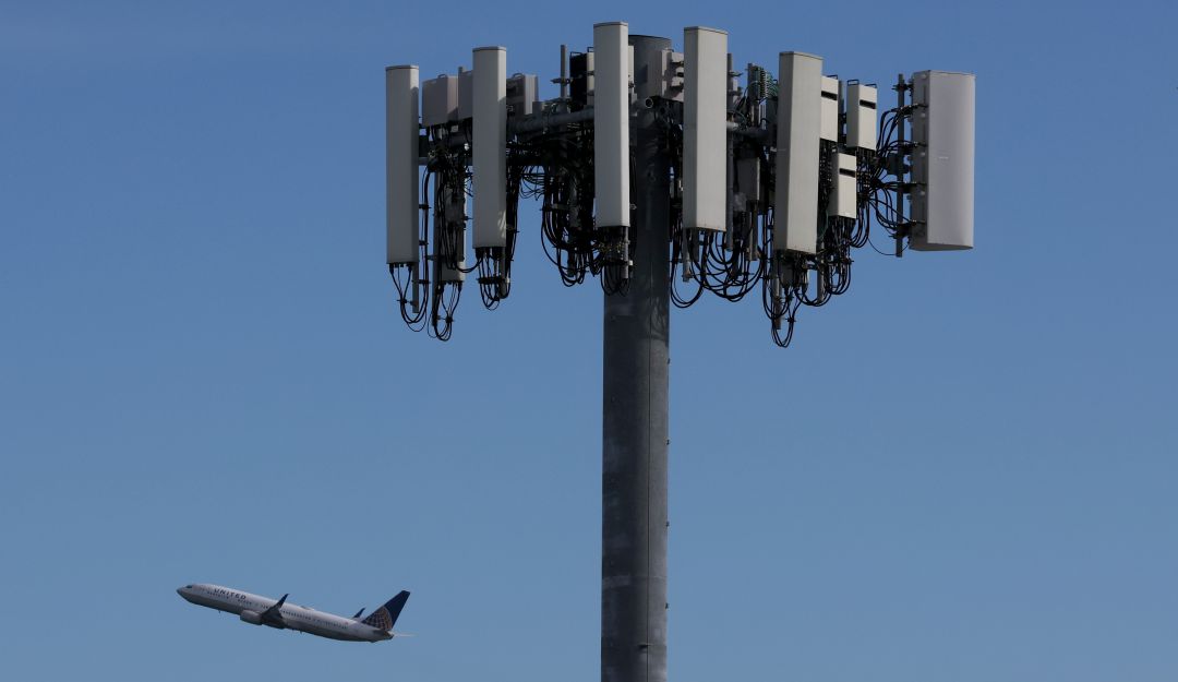AT&T y Verizon posponen lanzamiento de red 5G cerca de aeropuertos en EE.UU. AT&T y Verizon posponen lanzamiento de red 5G cerca de aeropuertos en EE.UU.