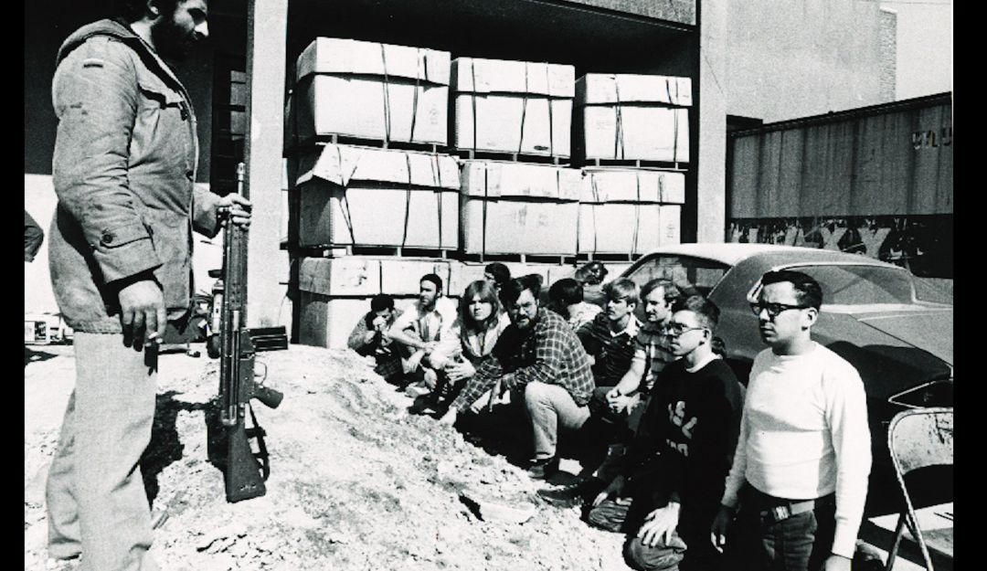 En un 20 de enero, pero de 1981, son liberados los 52 rehenes estadounidenses capturados en la embajada de su país en Teherán, tras largas negociaciones. En un 20 de enero, pero de 1981, son liberados los 52 rehenes estadounidenses capturados en la embajada de su país en Teherán, tras largas negociaciones.