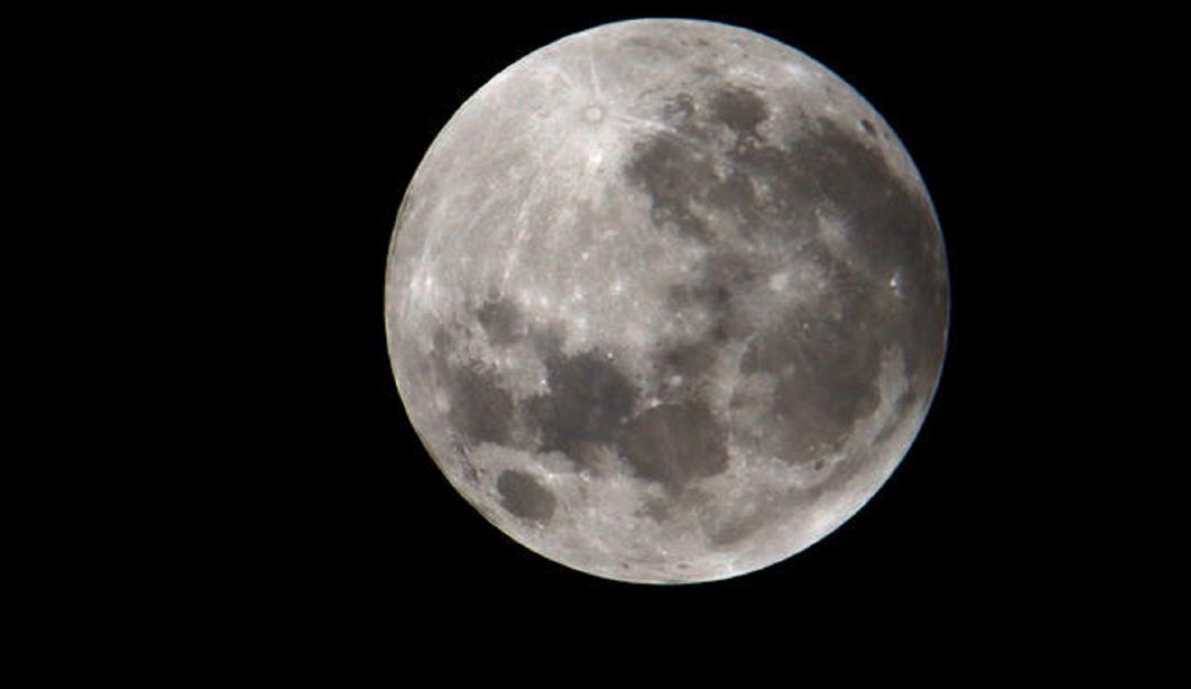 Imágenes asombrosas de la primera Luna del lobo del 2022 Imágenes asombrosas de la primera Luna del lobo del 2022