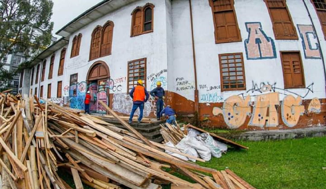 Escuela Juan XXIII de Manizales Escuela Juan XXIII de Manizales