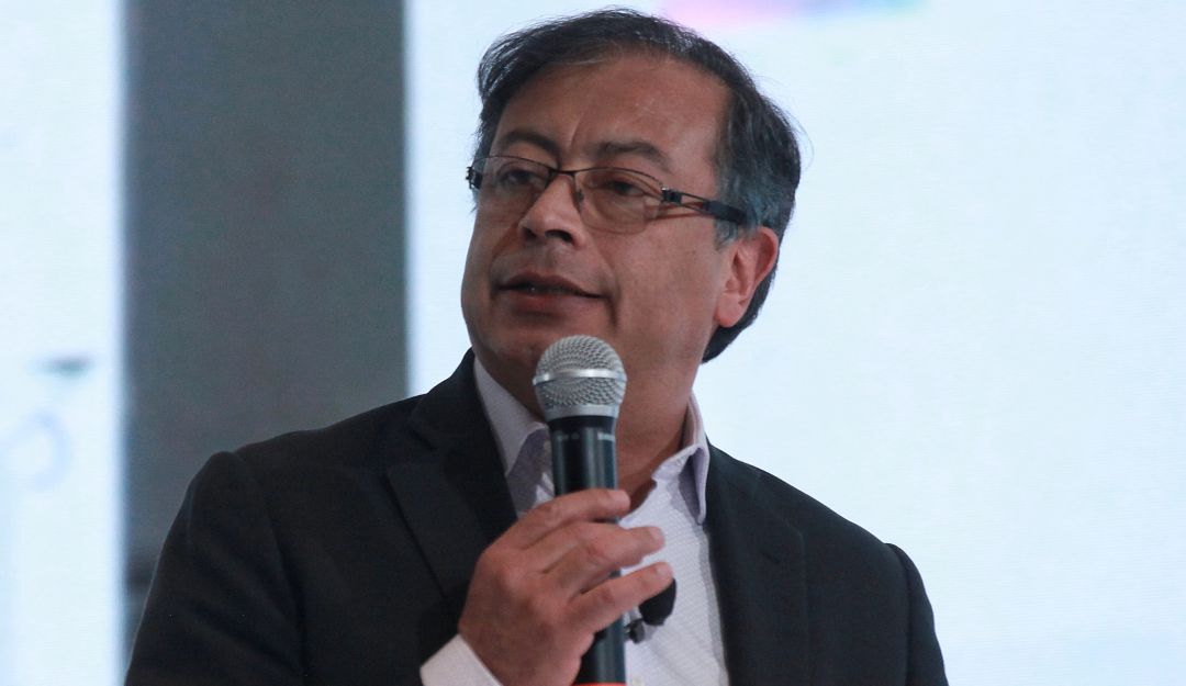 Petro responde a supuestos acercamientos con el cuestionado senador Bedoya Petro responde a supuestos acercamientos con el cuestionado senador Bedoya