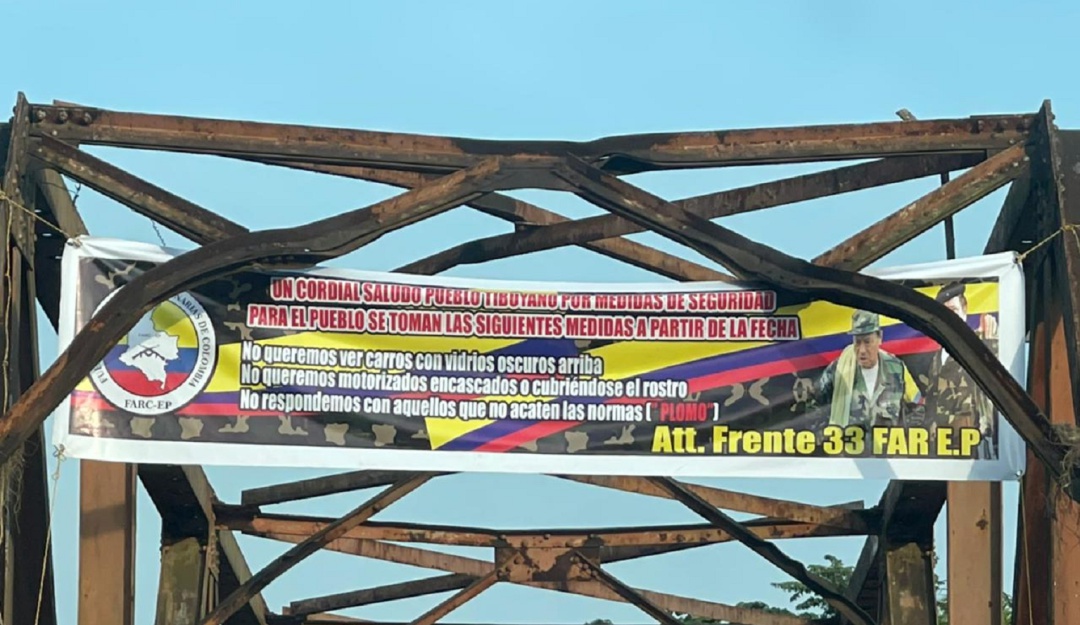 Pancartas imponiendo medidas a la población del Catatumbo Pancartas imponiendo medidas a la población del Catatumbo