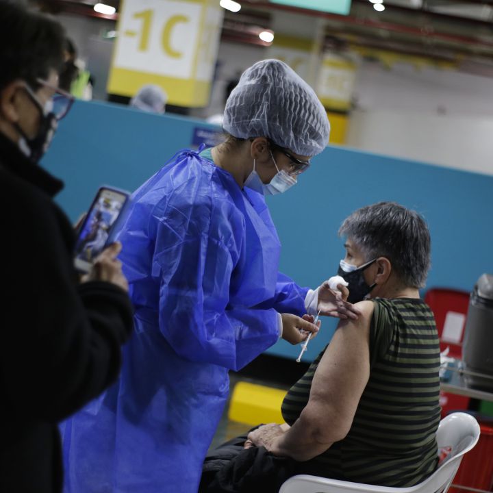Coronavirus en Colombia: cifra de fallecidos diarios supera los 200