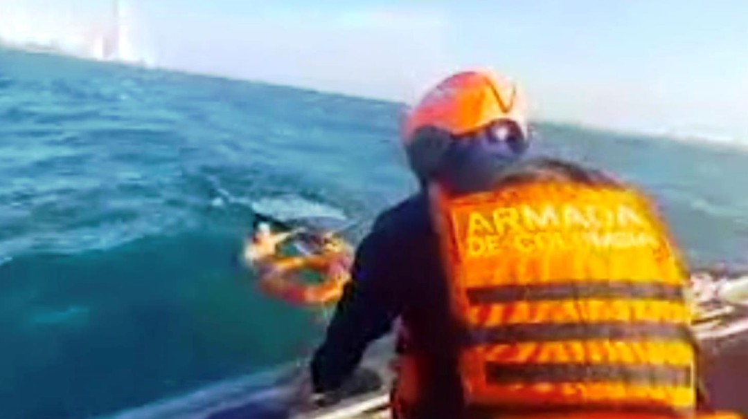 Armada rescató surfista frente a costas de El Laguito cerca de Cartagena