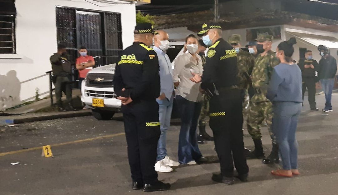 Daños en la alcaldía de Andalucía y un patrullero lesionado deja la explosión de una granada Daños en la alcaldía de Andalucía y un patrullero lesionado deja la explosión de una granada