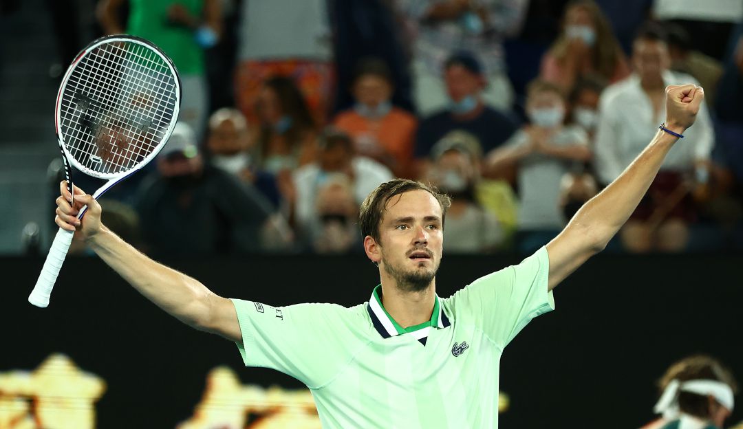 Daniil Medvedev festeja su triunfo ante el griego Stefanos Tsitsipas. Daniil Medvedev festeja su triunfo ante el griego Stefanos Tsitsipas.