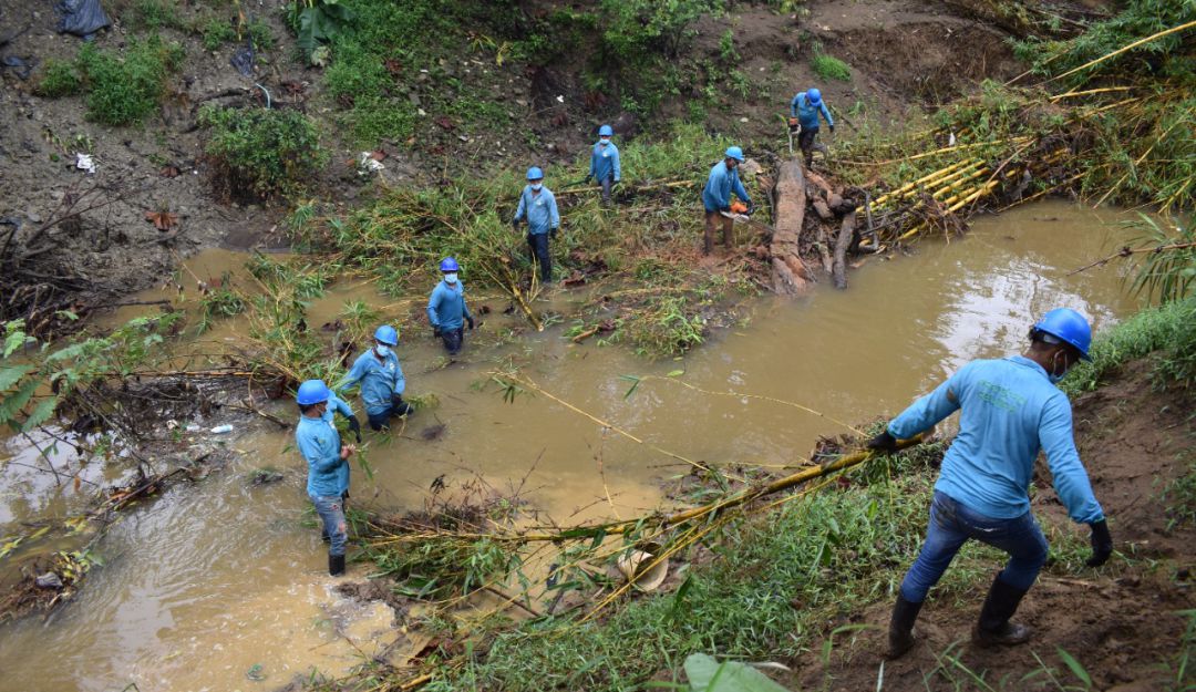 Limpieza de ríos y caños en Urabá Limpieza de ríos y caños en Urabá