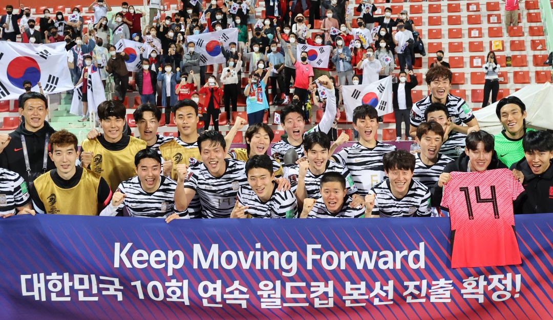 Los jugadores de Corea del Sur festejan su clasificación al Mundial de Qatar. Los jugadores de Corea del Sur festejan su clasificación al Mundial de Qatar.