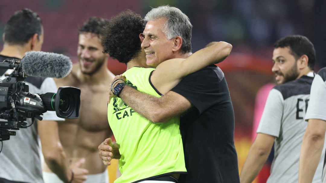 Queiroz sonríe en África a pesar de su expulsión y es finalista
