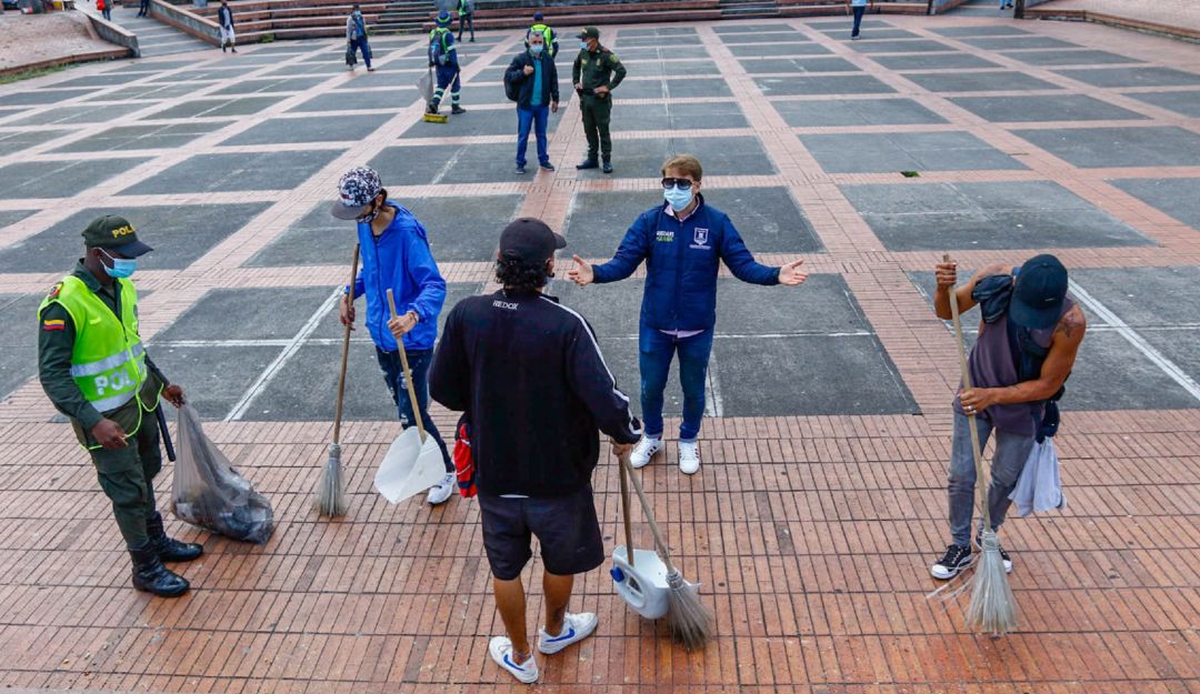 Jóvenes conmutan multas con trabajo comunitario Jóvenes conmutan multas con trabajo comunitario