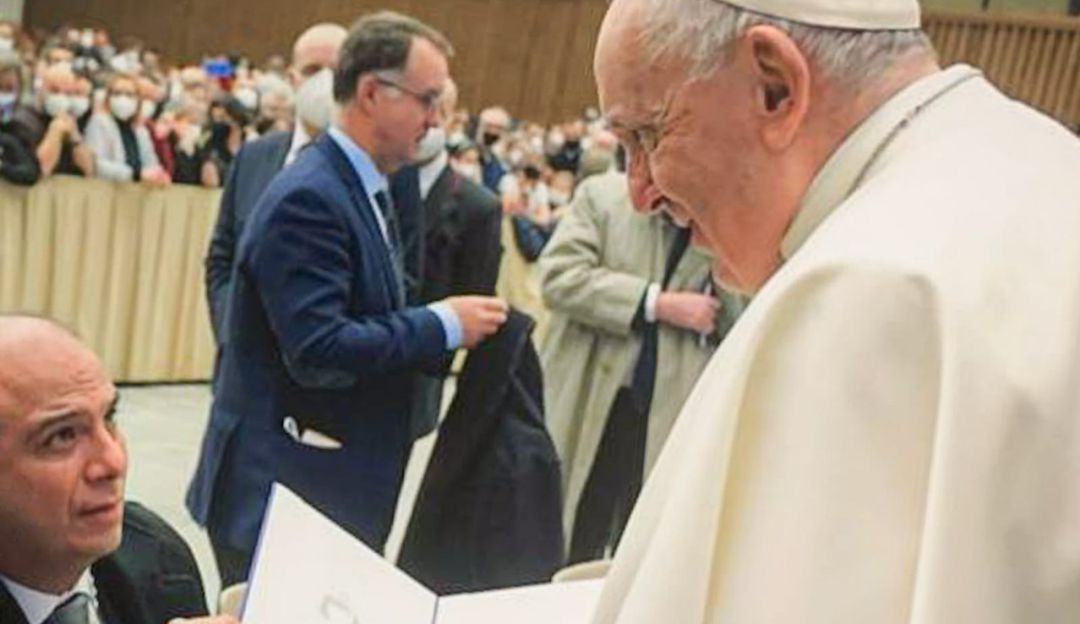 Detalles de la reunión del Defensor Carlos Camargo con el Papa Francisco Detalles de la reunión del Defensor Carlos Camargo con el Papa Francisco