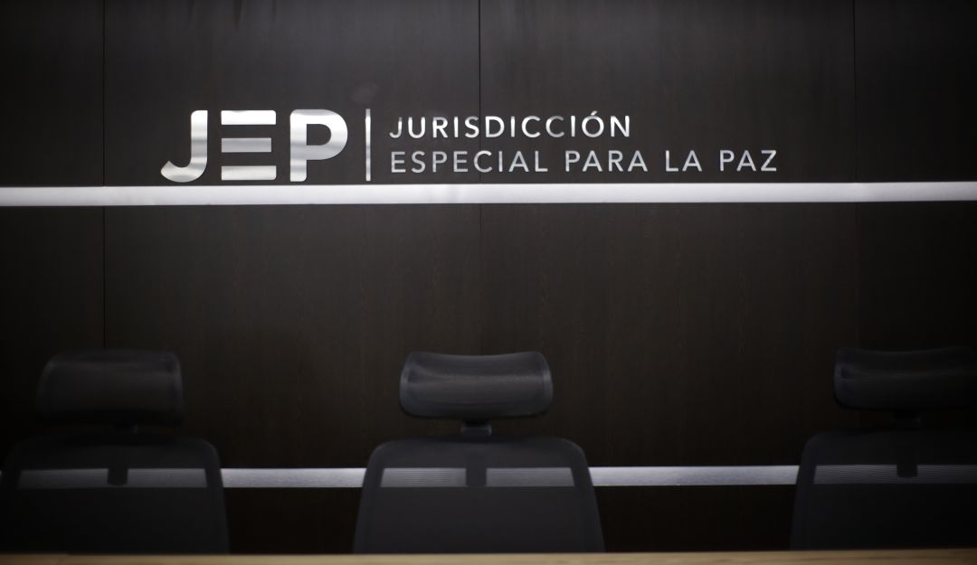 Fijan plazo para que la Jurisdicción Especial para la Paz abra nuevos macro-casos sobre los crímenes cometidos por las Farc, por integrantes de la fuerza pública y otros agentes del Estado Fijan plazo para que la Jurisdicción Especial para la Paz abra nuevos macro-casos sobre los crímenes cometidos por las Farc, por integrantes de la fuerza pública y otros agentes del Estado