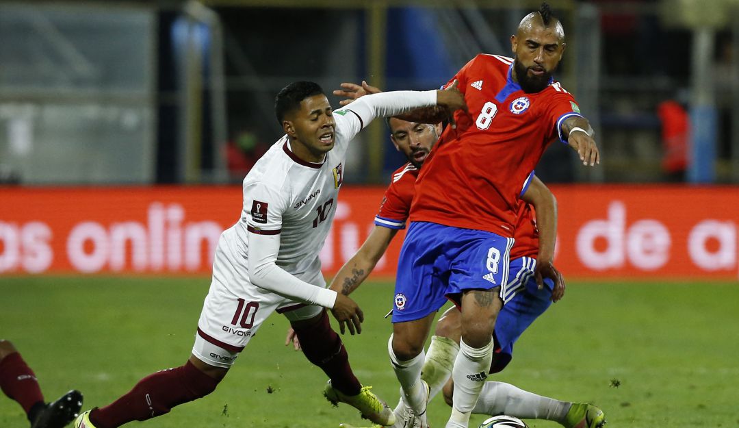 Richard Celis jugando para la selección de su país ante Chile. Richard Celis jugando para la selección de su país ante Chile.