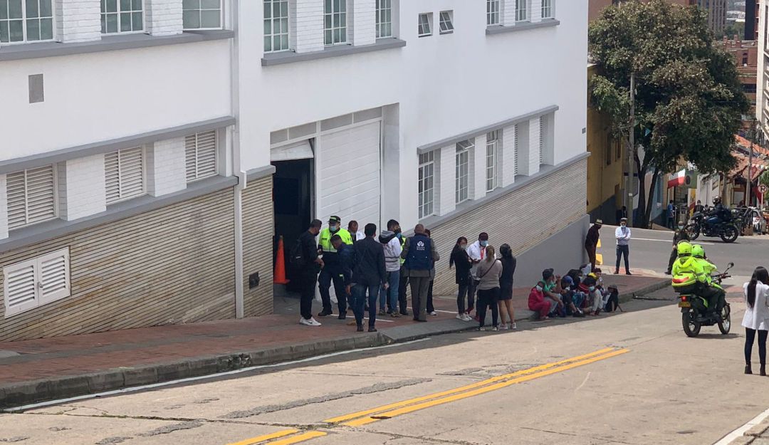 Cuatro heridos por motín de detenidos en estación de policía en Bogotá Cuatro heridos por motín de detenidos en estación de policía en Bogotá