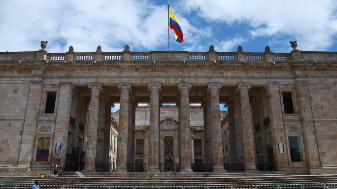 Funcionarias de Congreso piden a Juvinao retractarse por denuncias de acoso