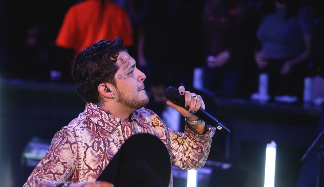Christian Nodal, tatuaje sobre Belinda en la cara Christian Nodal, tatuaje sobre Belinda en la cara