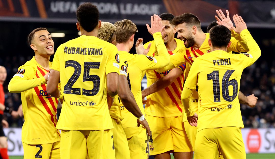Los jugadores del Barcelona festejan una de sus cuatro anotaciones ante el Napoli. Los jugadores del Barcelona festejan una de sus cuatro anotaciones ante el Napoli.