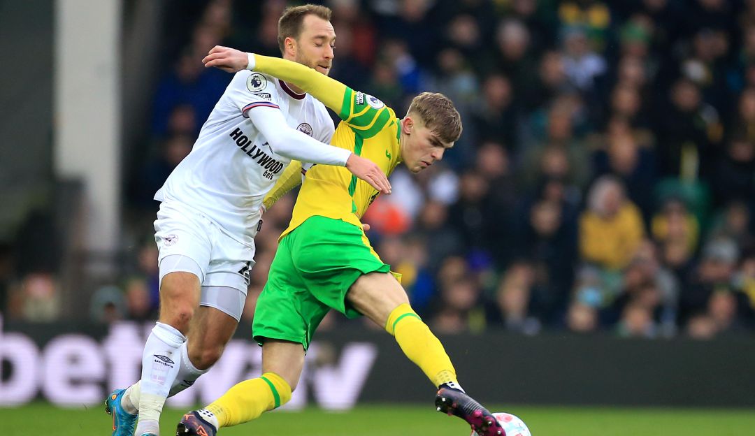Christian Eriksen y Brandon Williams por Premier League Christian Eriksen y Brandon Williams por Premier League