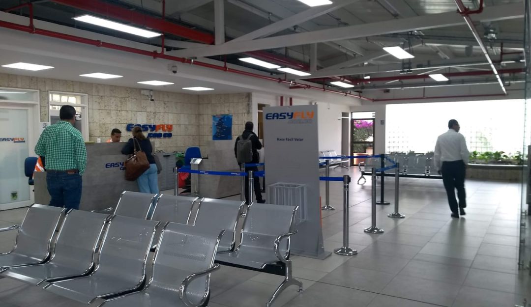 Aerolínea Easyfly en el aeropuerto La Nubia Aerolínea Easyfly en el aeropuerto La Nubia