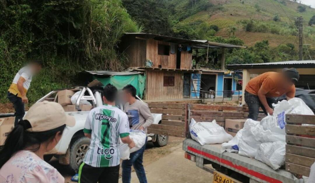 Ayudas humanitarias a desplazados Ayudas humanitarias a desplazados
