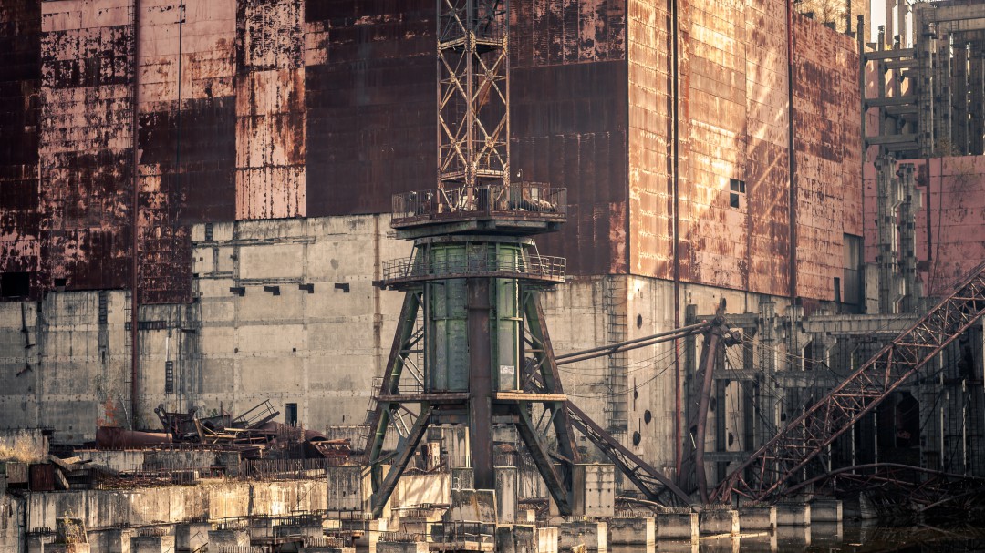 Rusos restablecen energía en central nuclear en Chernóbil
